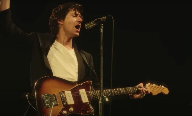 Arctic Monkeys presenta tema nuevo y video