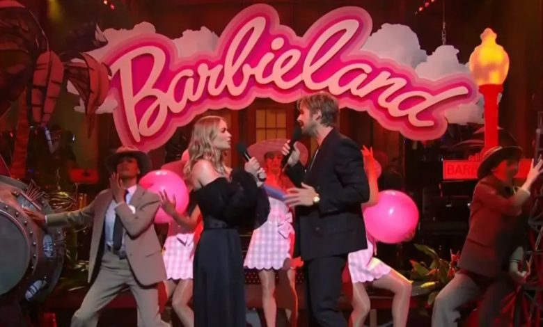 Descubre cómo los actores Ryan Gosling y Emily Blunt encendieron la pantalla en Saturday Night Live con bromas hilarantes y su química inigualable.