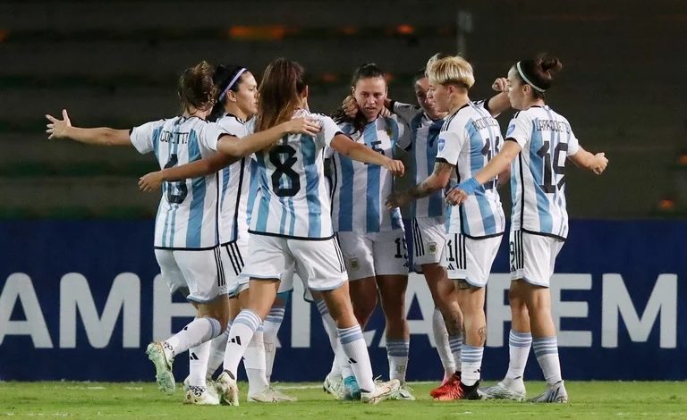 Argentina venció a Perú por 4 a 0