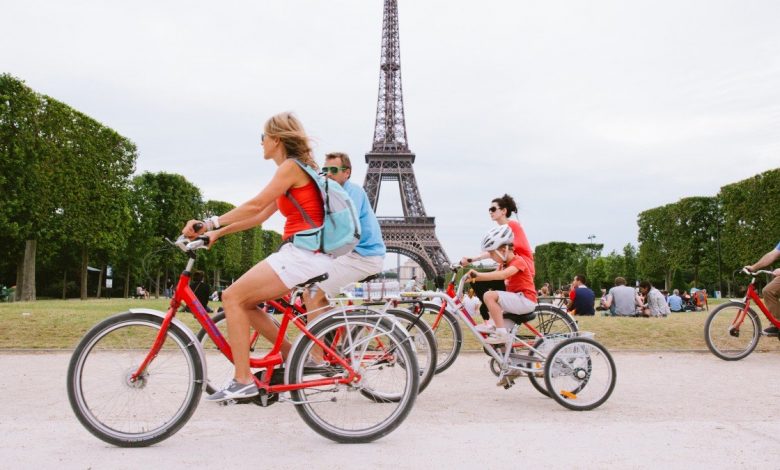Francia pagará a ciudadanos por usar bicicletas eléctricas.