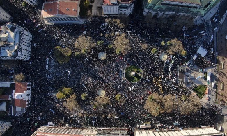 Miles de personas marcharon en repudio al atentado de la vicepresidenta