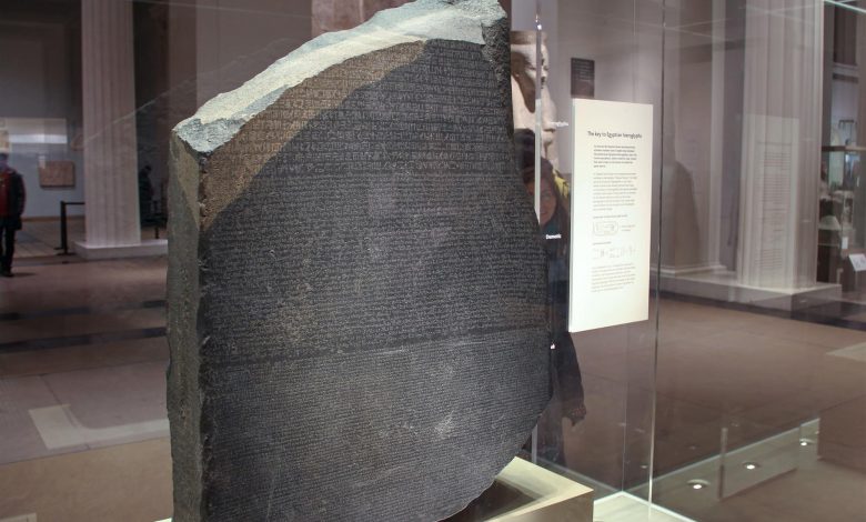 Arqueólogos egipcios exigen la devolución de la Piedra Rosetta