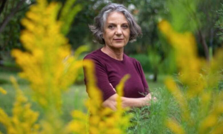 Imagen de la investigadora Sandra Díaz en un ámbito natural