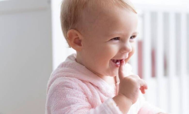 ¿Por qué los bebés sonríen más que los adultos?