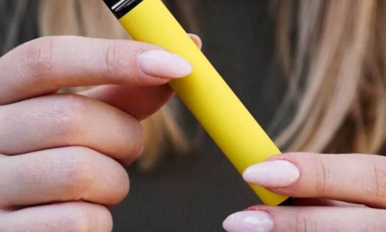 Reino Unido prohibirá la venta de vapeadores desechables