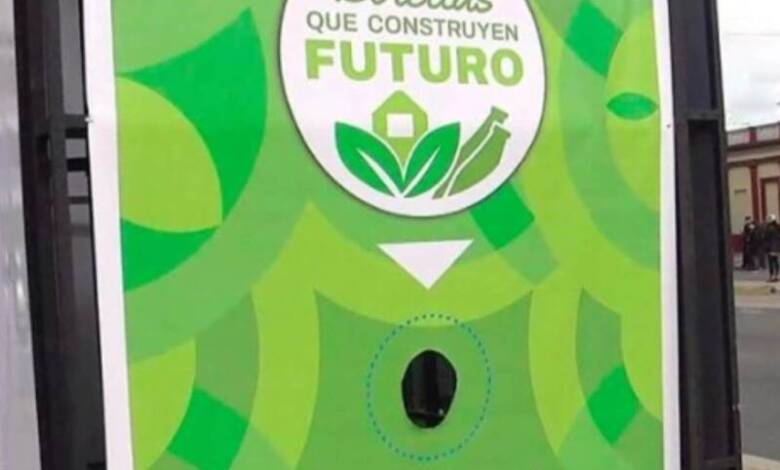Una campaña argentina para construir aulas con botellas recicladas