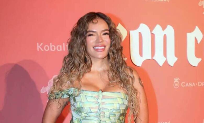 Karol G lanzó un programa de becas para mujeres
