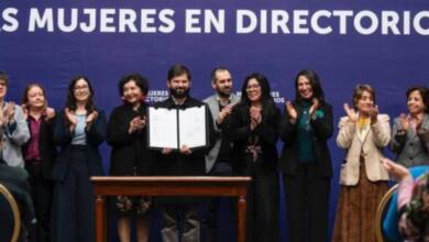 El presidente de Chile promulgó la ley para aumentar la presencia de mujeres en directorios de grandes empresas