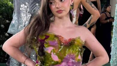 La diseñadora que diseña ropa con algas y almidón de maíz