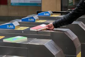 El subte de la capital argentina estrena un vagón para lectores: cómo participar