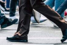 Un país europeo prohíbe caminar rápido por la calle