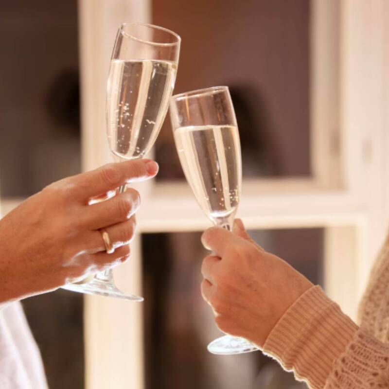 Brindar con champagne