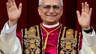 El papa León XIV, entre los “mejores vestidos” de 2025 según Vogue