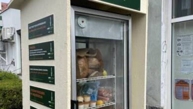 Polonia tiene heladeras solidarias en sus calles