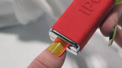 Presentaron uñas inteligentes que cambian de color en segundos