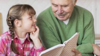 Cuidar a los nietos protege el cerebro y podría frenar el deterioro cognitivo