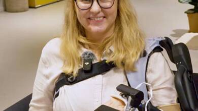Un exoesqueleto de brazo le devolvió la autonomía a una joven que sobrevivió a un ictus