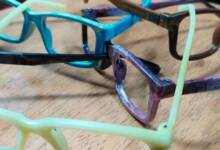 Con tapitas plásticas fabrican armazones de anteojos