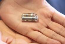 Implantan el marcapasos más pequeño del mundo a una bebé