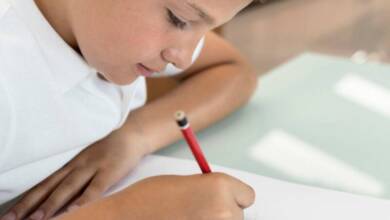 Suecia eliminará las pantallas de las escuelas y volverá al lápiz y papel