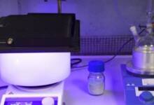 Científicos crean un reactor solar que convierte plásticos y baterías en combustible limpio
