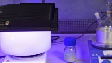 Científicos crean un reactor solar que convierte plásticos y baterías en combustible limpio