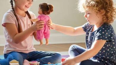 La "escuela" en casa: cómo el cuidado de los hermanos menores forja la inteligencia emocional
